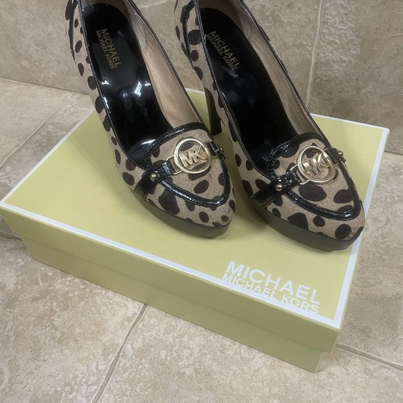 Michael Kors Fulton Heels - Picture 2 of 6